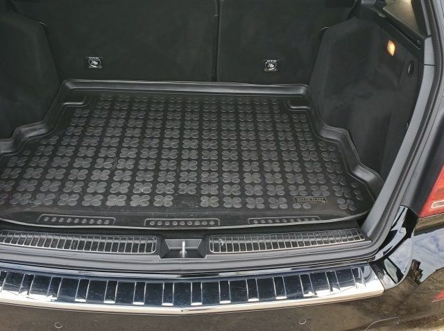 Черный Мерседес 220, объемом двигателя 2.1 л и пробегом 166 тыс. км за 19000 $, фото 7 на Automoto.ua