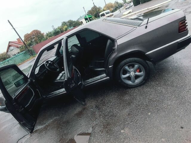 Фиолетовый Мерседес 220, объемом двигателя 2.6 л и пробегом 500 тыс. км за 2000 $, фото 3 на Automoto.ua