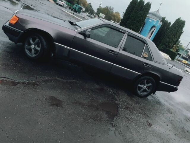 Фиолетовый Мерседес 220, объемом двигателя 2.6 л и пробегом 500 тыс. км за 2000 $, фото 6 на Automoto.ua