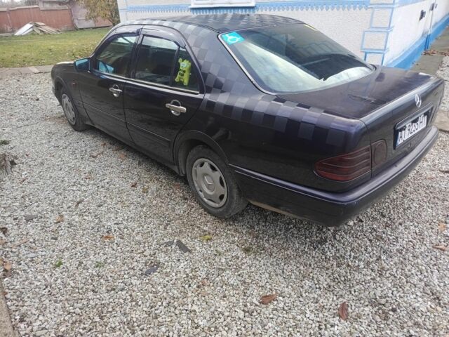 Фіолетовий Мерседес 220, об'ємом двигуна 2.2 л та пробігом 2 тис. км за 2000 $, фото 3 на Automoto.ua