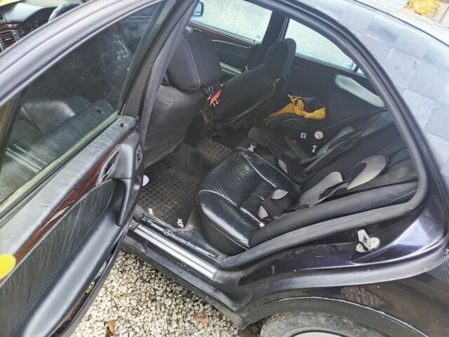 Фіолетовий Мерседес 220, об'ємом двигуна 2.2 л та пробігом 2 тис. км за 2000 $, фото 4 на Automoto.ua