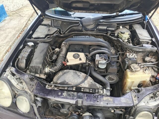 Фіолетовий Мерседес 220, об'ємом двигуна 2.2 л та пробігом 2 тис. км за 2000 $, фото 6 на Automoto.ua