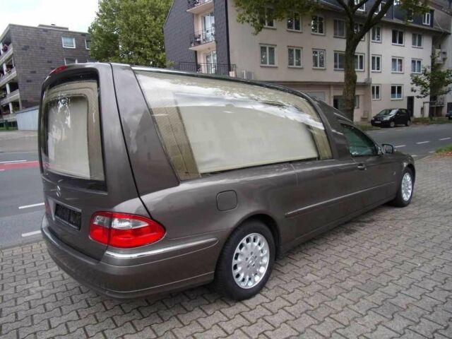 Коричневый Мерседес 220, объемом двигателя 2.2 л и пробегом 238 тыс. км за 33678 $, фото 3 на Automoto.ua