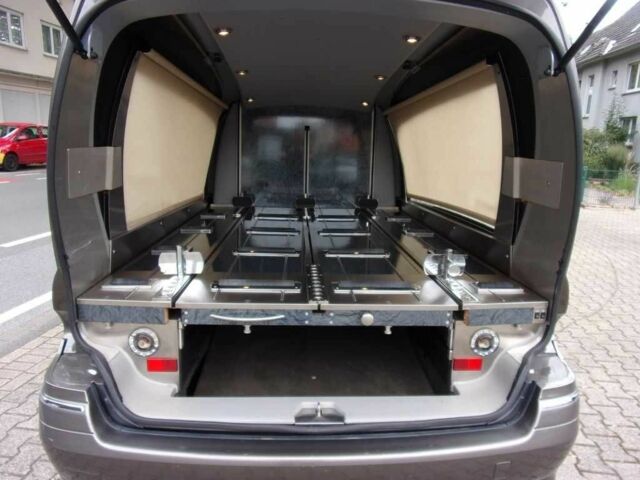 Коричневый Мерседес 220, объемом двигателя 2.2 л и пробегом 238 тыс. км за 33678 $, фото 8 на Automoto.ua