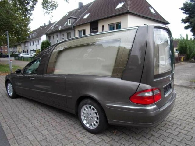 Коричневый Мерседес 220, объемом двигателя 2.2 л и пробегом 238 тыс. км за 33678 $, фото 4 на Automoto.ua