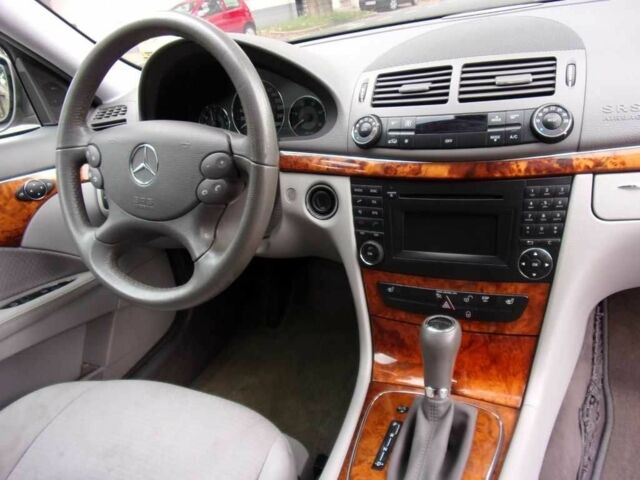 Коричневый Мерседес 220, объемом двигателя 2.2 л и пробегом 238 тыс. км за 33678 $, фото 10 на Automoto.ua