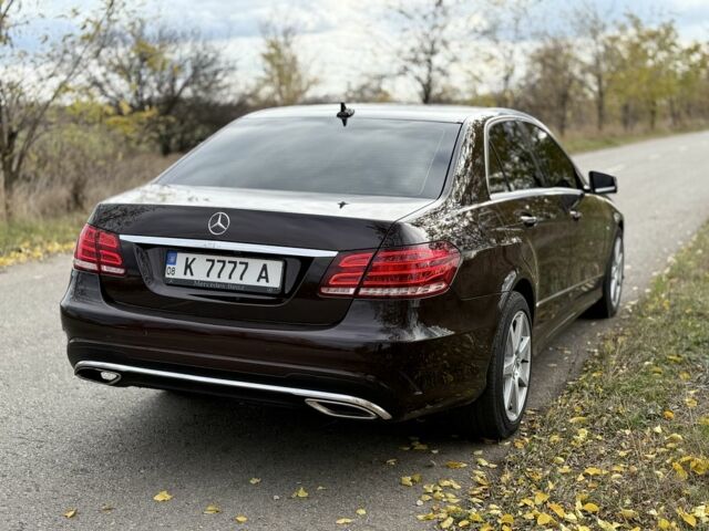 Коричневый Мерседес 220, объемом двигателя 0 л и пробегом 330 тыс. км за 14000 $, фото 3 на Automoto.ua