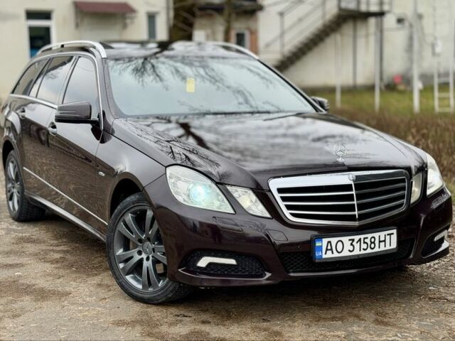 Коричневий Мерседес 220, об'ємом двигуна 2.1 л та пробігом 290 тис. км за 8999 $, фото 1 на Automoto.ua