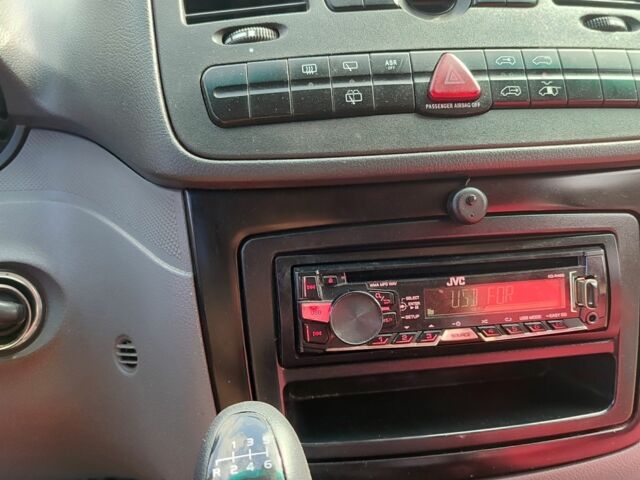 Червоний Мерседес 220, об'ємом двигуна 2.1 л та пробігом 375 тис. км за 5700 $, фото 7 на Automoto.ua