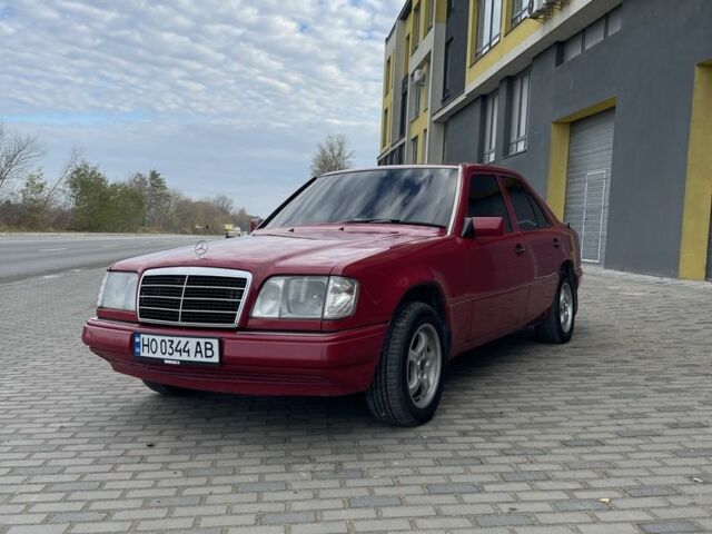 Красный Мерседес 220, объемом двигателя 2.2 л и пробегом 448 тыс. км за 4150 $, фото 5 на Automoto.ua