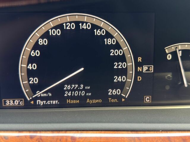 Красный Мерседес 220, объемом двигателя 5 л и пробегом 241 тыс. км за 9700 $, фото 3 на Automoto.ua