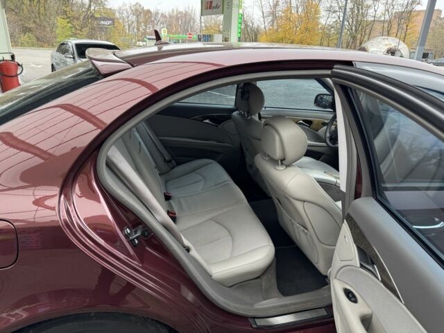 Красный Мерседес 220, объемом двигателя 1.8 л и пробегом 203 тыс. км за 7700 $, фото 8 на Automoto.ua