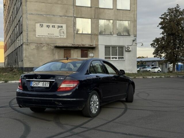 Червоний Мерседес 220, об'ємом двигуна 0 л та пробігом 330 тис. км за 4999 $, фото 3 на Automoto.ua