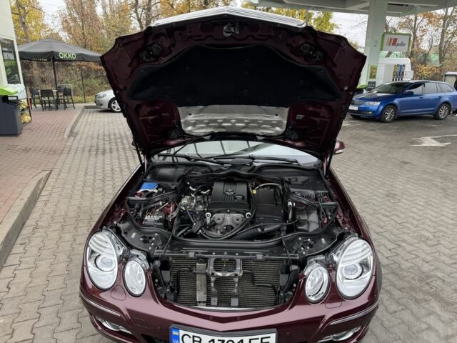 Красный Мерседес 220, объемом двигателя 1.8 л и пробегом 203 тыс. км за 7700 $, фото 16 на Automoto.ua