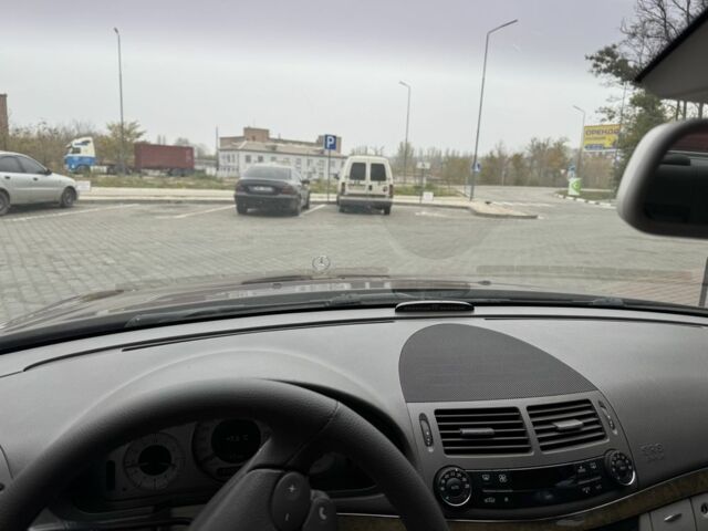 Красный Мерседес 220, объемом двигателя 1.8 л и пробегом 203 тыс. км за 7700 $, фото 14 на Automoto.ua