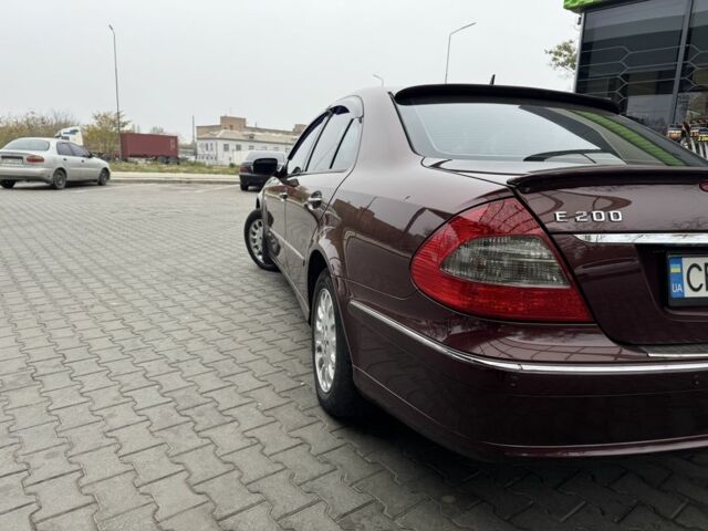 Красный Мерседес 220, объемом двигателя 1.8 л и пробегом 203 тыс. км за 7700 $, фото 7 на Automoto.ua