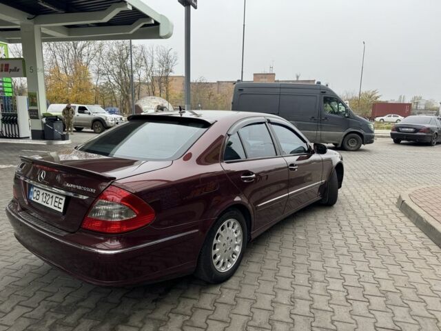 Красный Мерседес 220, объемом двигателя 1.8 л и пробегом 203 тыс. км за 7700 $, фото 3 на Automoto.ua