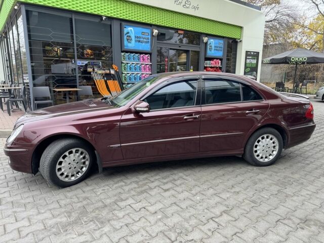 Красный Мерседес 220, объемом двигателя 1.8 л и пробегом 203 тыс. км за 7700 $, фото 1 на Automoto.ua