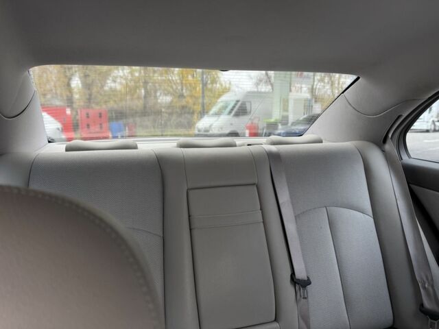 Красный Мерседес 220, объемом двигателя 1.8 л и пробегом 203 тыс. км за 7700 $, фото 11 на Automoto.ua