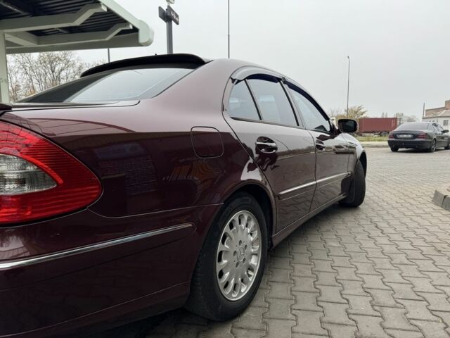 Красный Мерседес 220, объемом двигателя 1.8 л и пробегом 203 тыс. км за 7700 $, фото 6 на Automoto.ua