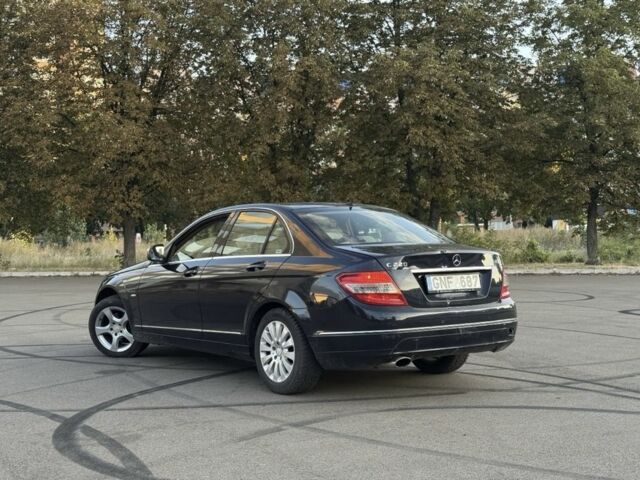 Червоний Мерседес 220, об'ємом двигуна 0 л та пробігом 330 тис. км за 4999 $, фото 4 на Automoto.ua