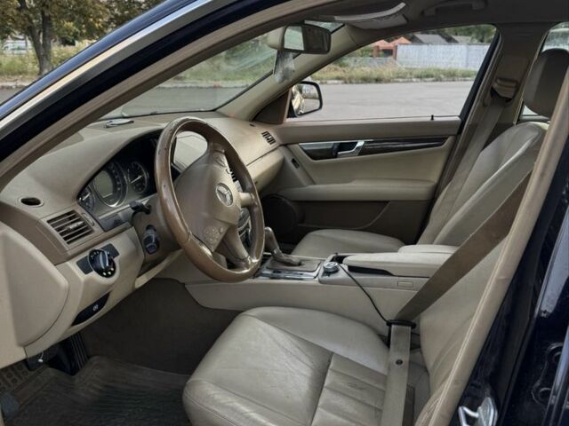 Червоний Мерседес 220, об'ємом двигуна 0 л та пробігом 330 тис. км за 4999 $, фото 5 на Automoto.ua