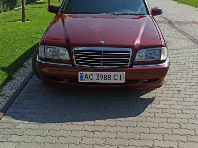 Красный Мерседес 220, объемом двигателя 2.2 л и пробегом 411 тыс. км за 4500 $, фото 7 на Automoto.ua
