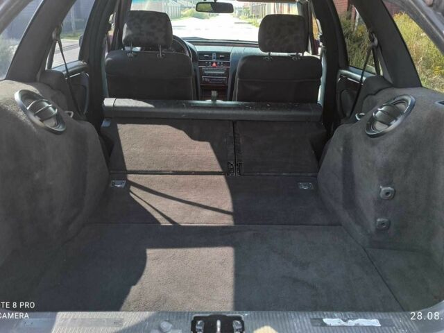 Красный Мерседес 220, объемом двигателя 2.2 л и пробегом 411 тыс. км за 4500 $, фото 18 на Automoto.ua