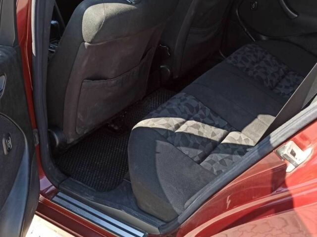 Красный Мерседес 220, объемом двигателя 2.2 л и пробегом 411 тыс. км за 4500 $, фото 13 на Automoto.ua