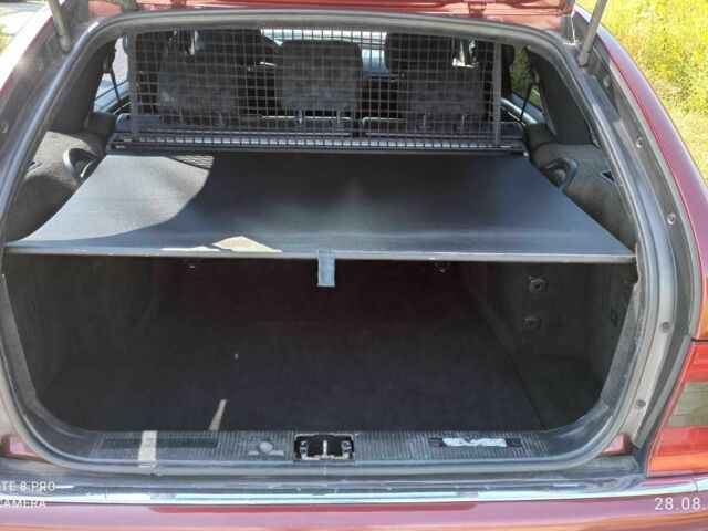 Красный Мерседес 220, объемом двигателя 2.2 л и пробегом 411 тыс. км за 4500 $, фото 17 на Automoto.ua