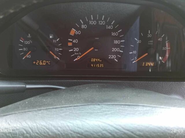 Красный Мерседес 220, объемом двигателя 2.2 л и пробегом 411 тыс. км за 4500 $, фото 22 на Automoto.ua