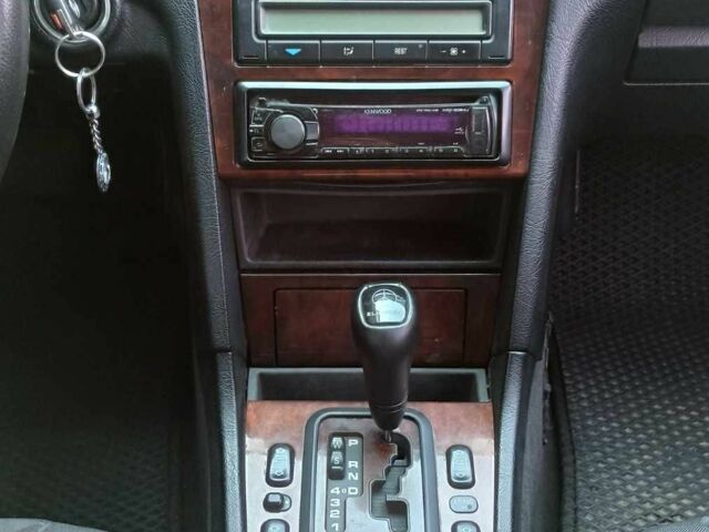 Красный Мерседес 220, объемом двигателя 2.2 л и пробегом 411 тыс. км за 4500 $, фото 23 на Automoto.ua