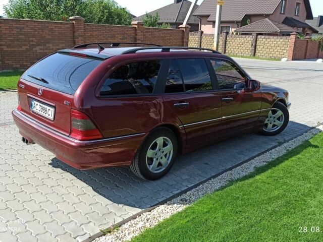 Красный Мерседес 220, объемом двигателя 2.2 л и пробегом 411 тыс. км за 4500 $, фото 6 на Automoto.ua