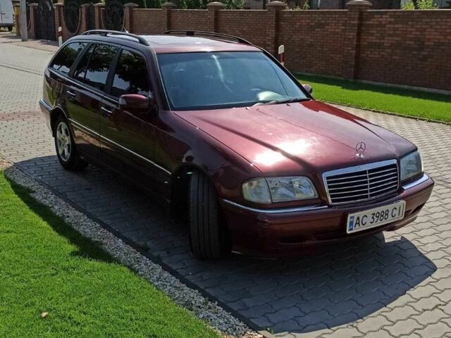 Красный Мерседес 220, объемом двигателя 2.2 л и пробегом 411 тыс. км за 4500 $, фото 8 на Automoto.ua