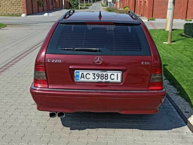 Красный Мерседес 220, объемом двигателя 2.2 л и пробегом 411 тыс. км за 4500 $, фото 5 на Automoto.ua