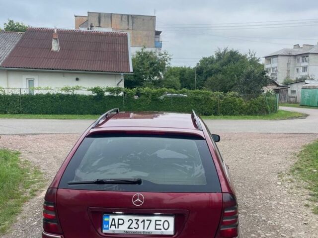 Червоний Мерседес 220, об'ємом двигуна 2.2 л та пробігом 3 тис. км за 3200 $, фото 3 на Automoto.ua