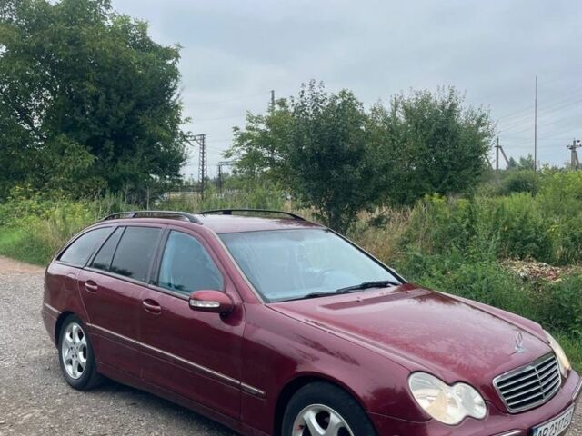 Червоний Мерседес 220, об'ємом двигуна 2.2 л та пробігом 3 тис. км за 3200 $, фото 2 на Automoto.ua