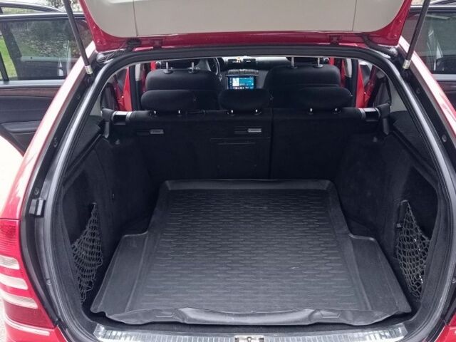 Красный Мерседес 220, объемом двигателя 2.1 л и пробегом 470 тыс. км за 6300 $, фото 15 на Automoto.ua