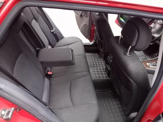 Красный Мерседес 220, объемом двигателя 2.1 л и пробегом 470 тыс. км за 6300 $, фото 12 на Automoto.ua