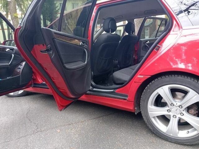 Красный Мерседес 220, объемом двигателя 2.1 л и пробегом 470 тыс. км за 6300 $, фото 9 на Automoto.ua