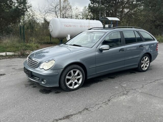 Мерседес 220, объемом двигателя 2.2 л и пробегом 321 тыс. км за 2550 $, фото 3 на Automoto.ua