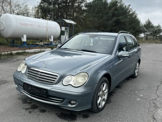 Мерседес 220, объемом двигателя 2.2 л и пробегом 321 тыс. км за 2550 $, фото 2 на Automoto.ua