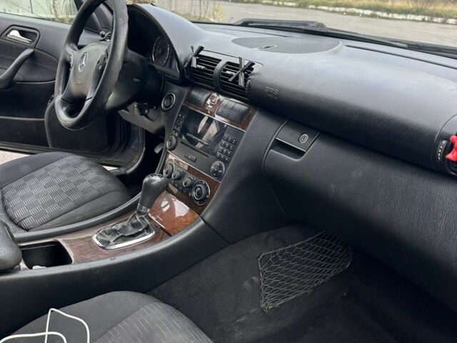 Мерседес 220, объемом двигателя 2.2 л и пробегом 321 тыс. км за 2550 $, фото 7 на Automoto.ua