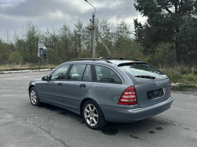 Мерседес 220, объемом двигателя 2.2 л и пробегом 321 тыс. км за 2550 $, фото 4 на Automoto.ua