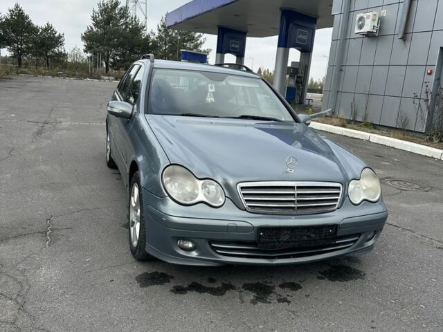 Мерседес 220, объемом двигателя 2.2 л и пробегом 321 тыс. км за 2550 $, фото 1 на Automoto.ua