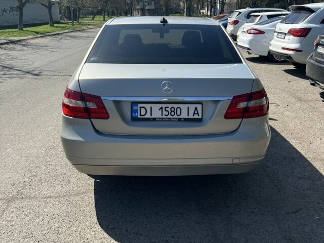 Желтый Мерседес 220, объемом двигателя 2.1 л и пробегом 380 тыс. км за 12000 $, фото 5 на Automoto.ua