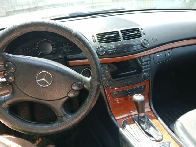 Желтый Мерседес 220, объемом двигателя 2.1 л и пробегом 740 тыс. км за 5200 $, фото 1 на Automoto.ua