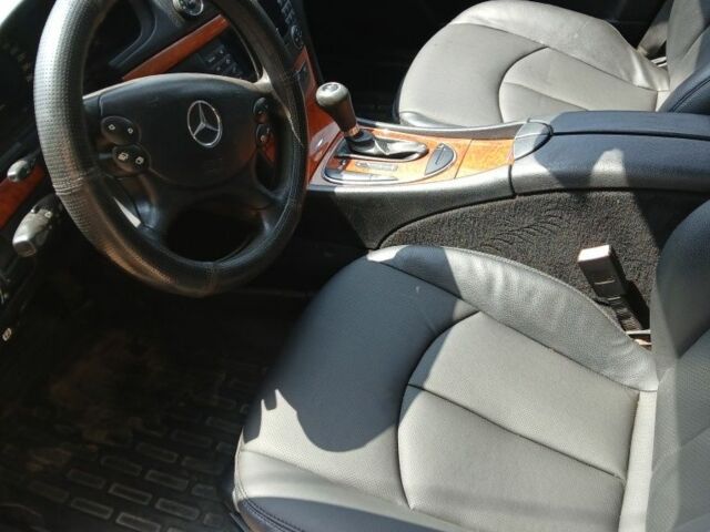 Желтый Мерседес 220, объемом двигателя 2.1 л и пробегом 740 тыс. км за 5200 $, фото 2 на Automoto.ua