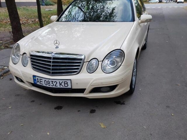 Желтый Мерседес 220, объемом двигателя 2.1 л и пробегом 300 тыс. км за 4500 $, фото 4 на Automoto.ua