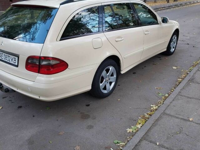 Желтый Мерседес 220, объемом двигателя 2.1 л и пробегом 300 тыс. км за 4500 $, фото 3 на Automoto.ua